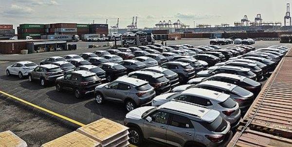This photo, provided by the Incheon Port Authority on March 18, 2024, shows cars parked to be shipped for exports at a port in the western city of Incheon. (PHOTO NOT FOR SALE) (Yonhap)